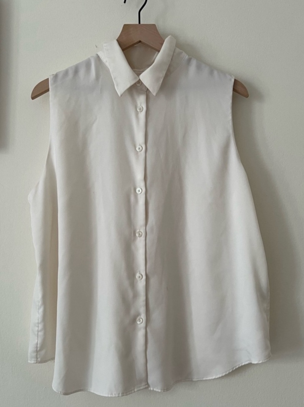 Banana Republic Sleeveless Button Down in White Size XL Like New
